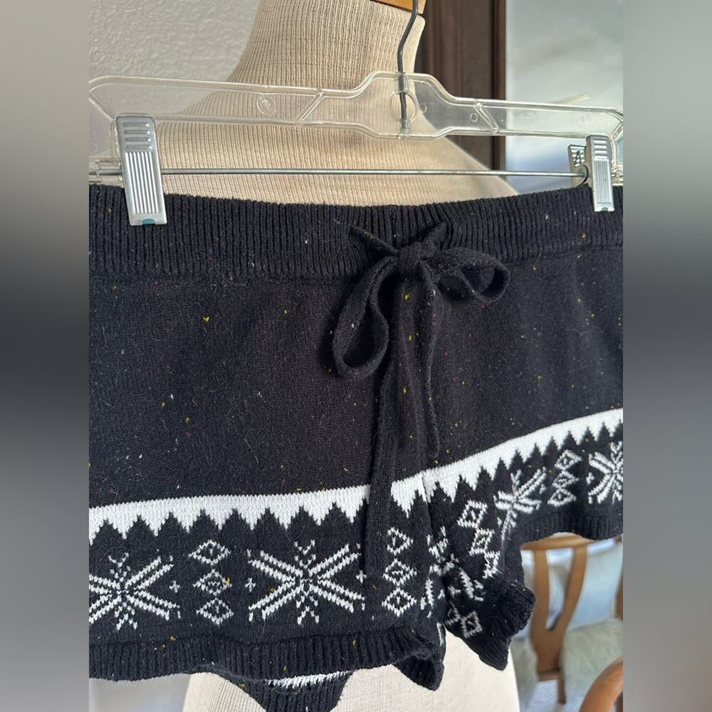 Nordstrom Free Press sweater shorts, size medium - Picture 4 of 7
